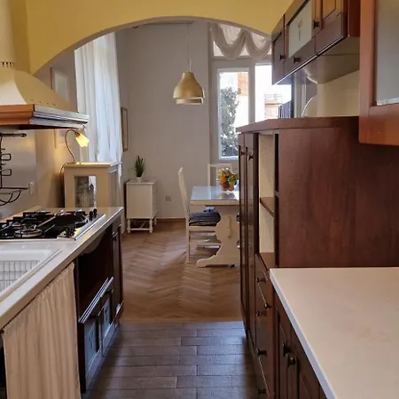 Medea 1 With Private Parking Apartment