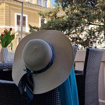 Medea 1 With Private Parking Opatija